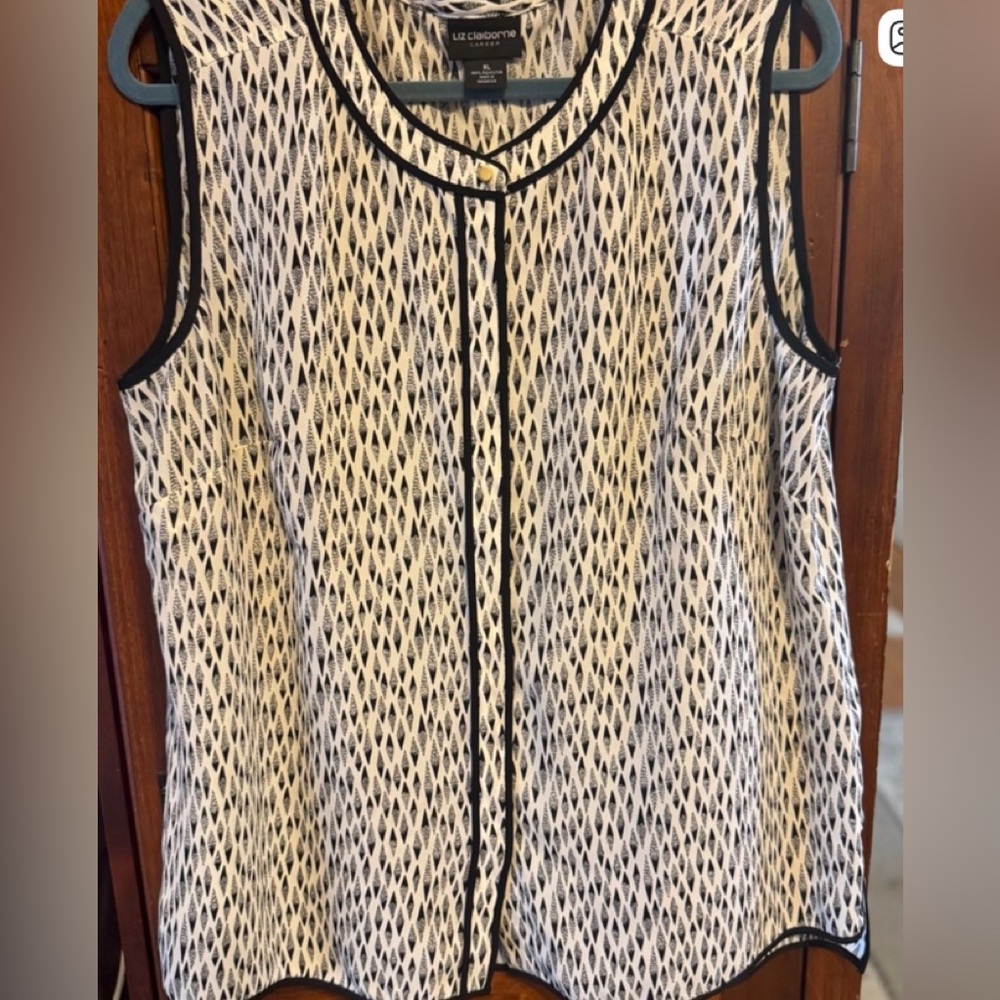 Liz Claiborne Cream and Black Sleeveless Bib Collar Blouse size XL